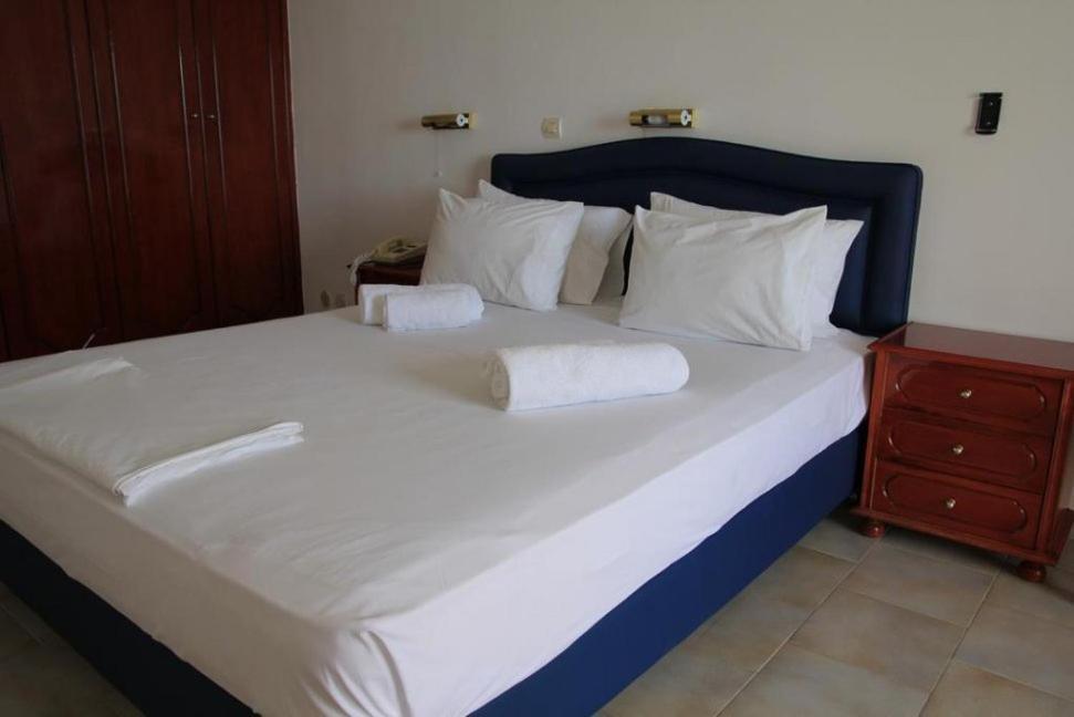 Mediterranean Hotel Karpathos Bagian luar foto